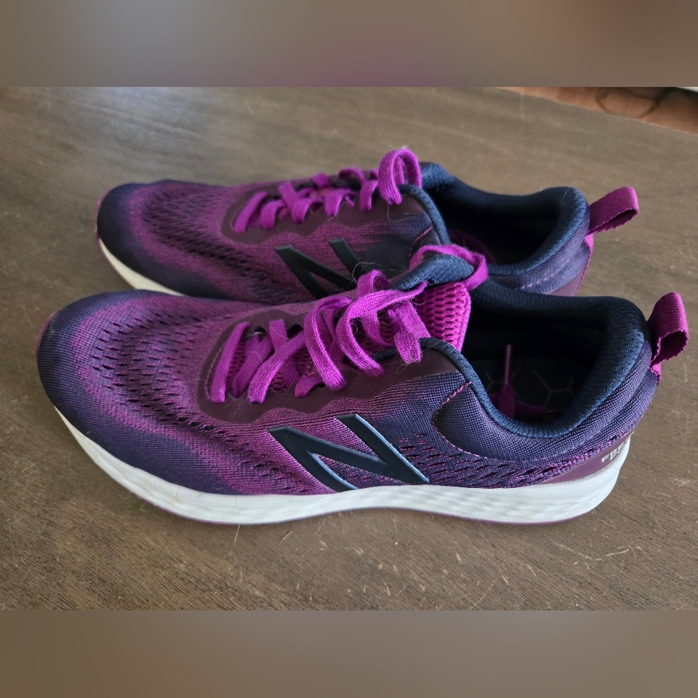Size 9 Womans New Balance Arishi